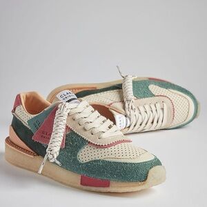 CLARKS Tor Run sneakers Green combo Women size 7.
